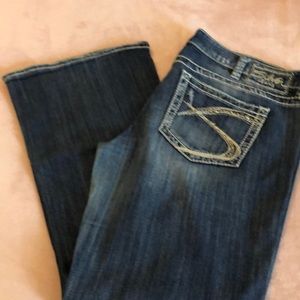 Plus Size Silver Jeans Lola Flare Jeans size 34 x 31 inseam.